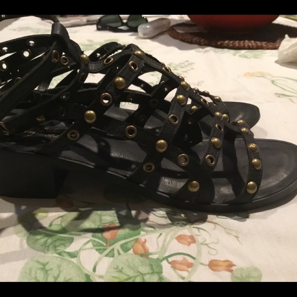 Shoes - Picture 3 of 4